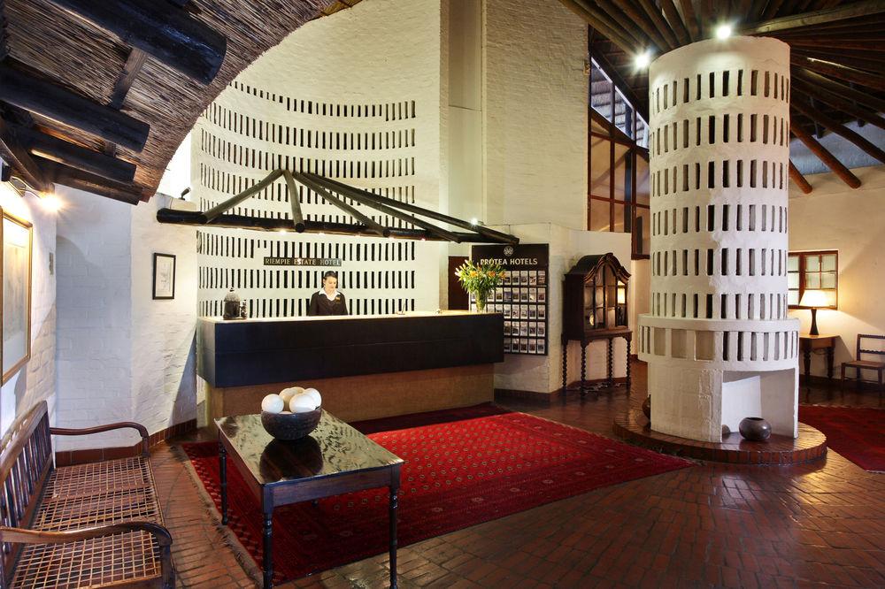 Protea Hotel By Marriott Oudtshoorn Riempie Estate Dış mekan fotoğraf