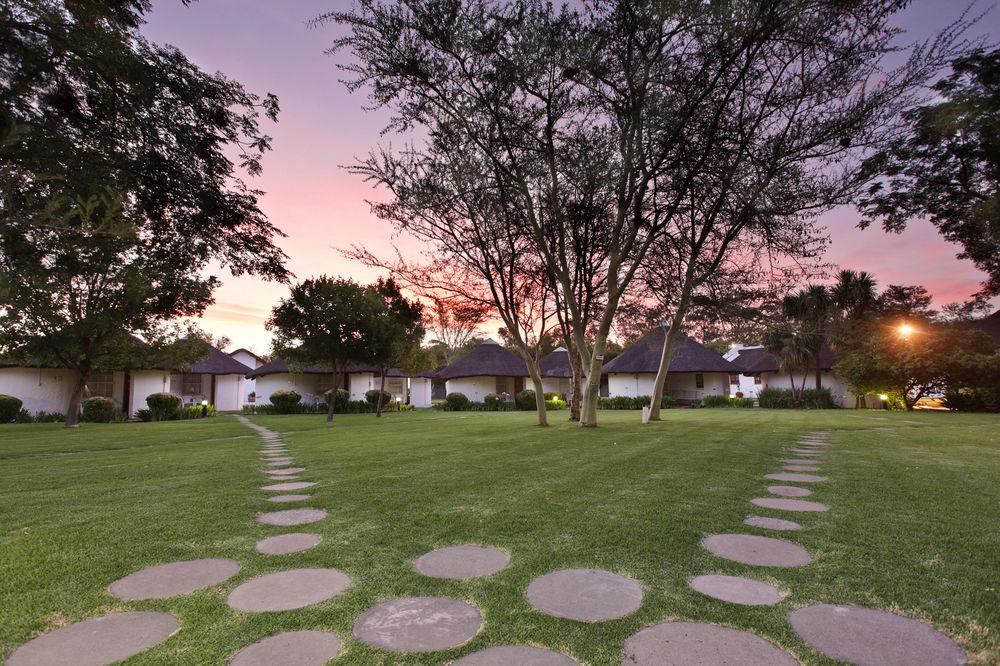 Protea Hotel By Marriott Oudtshoorn Riempie Estate Dış mekan fotoğraf