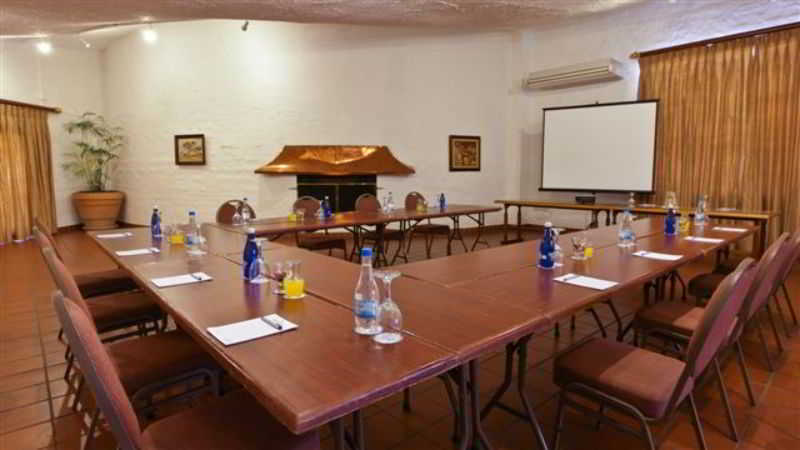 Protea Hotel By Marriott Oudtshoorn Riempie Estate Dış mekan fotoğraf