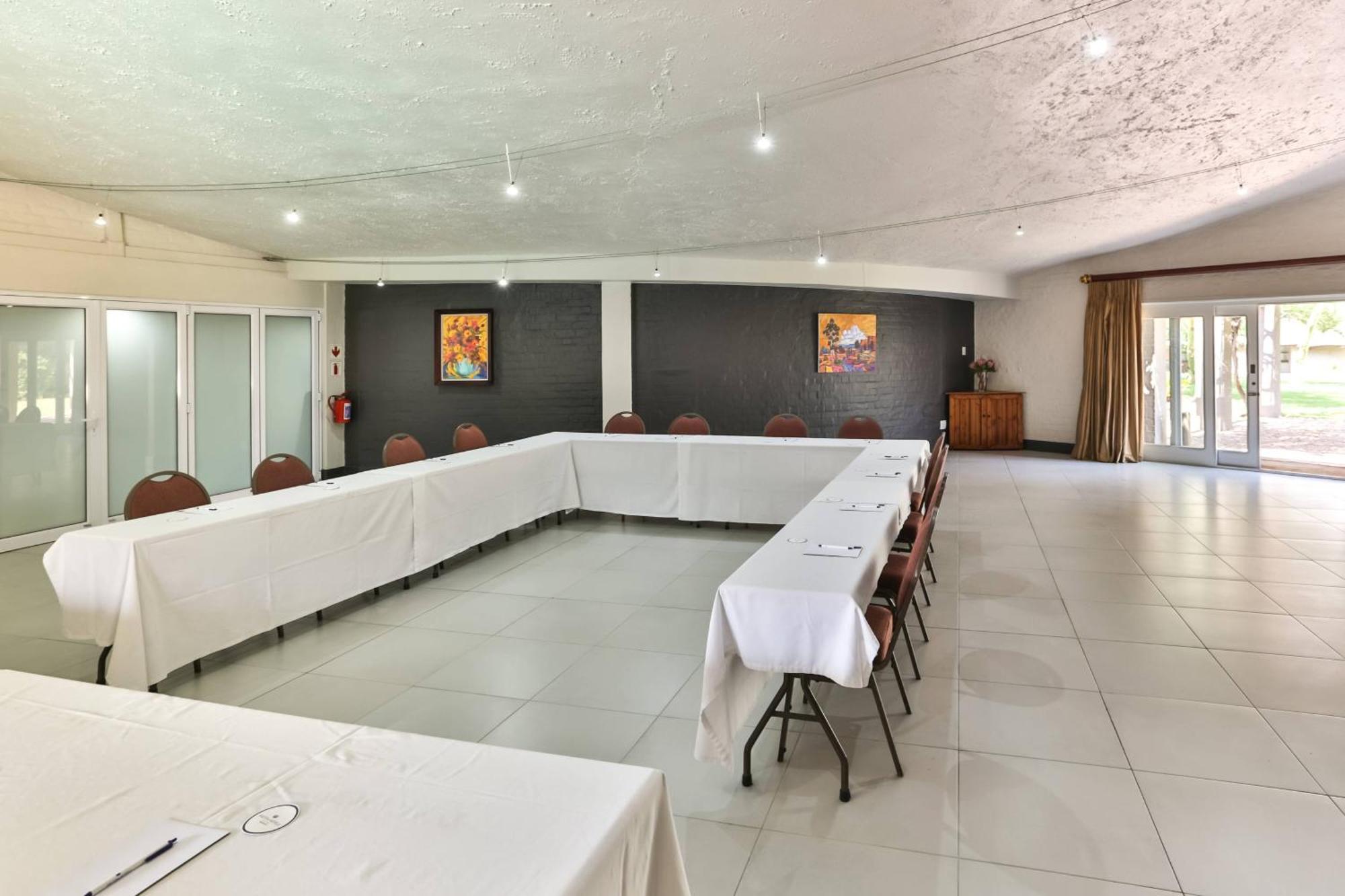 Protea Hotel By Marriott Oudtshoorn Riempie Estate Dış mekan fotoğraf