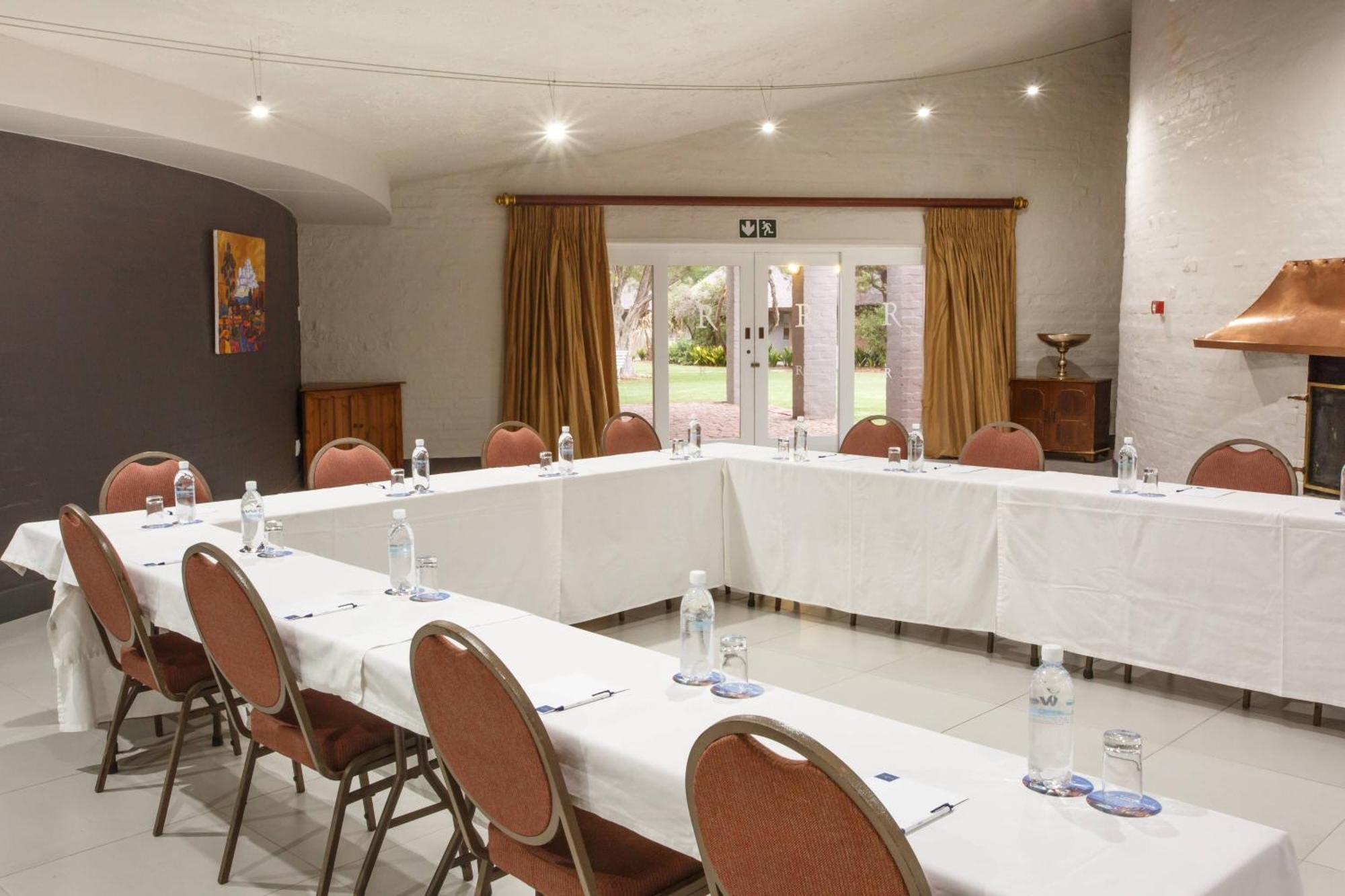Protea Hotel By Marriott Oudtshoorn Riempie Estate Dış mekan fotoğraf