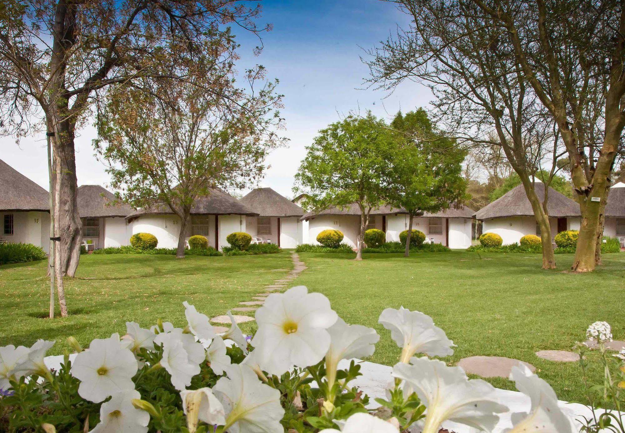 Protea Hotel By Marriott Oudtshoorn Riempie Estate Dış mekan fotoğraf